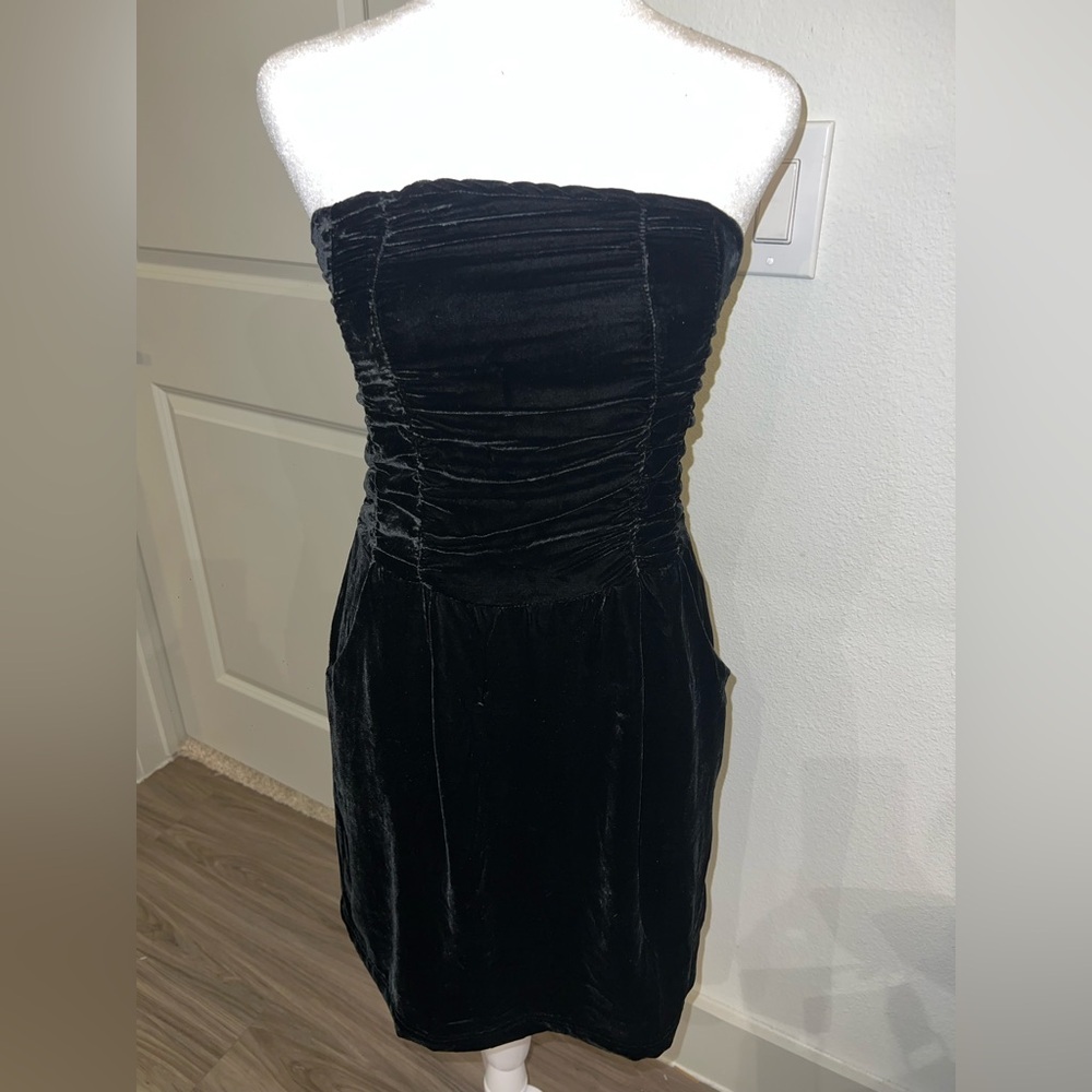Elegant Black Strapless velvet Dress